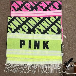 PINK. A division of Victoria’s Secret Scarf. 🧣 (Bundle)